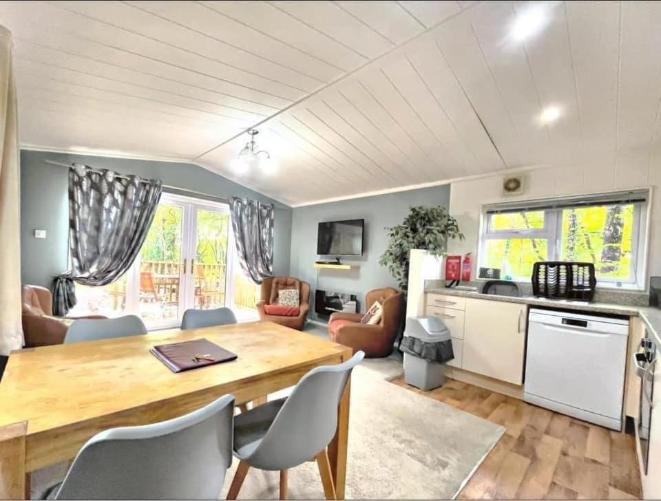 Woodland View -Hot Tub-Tenby-Carmarthen-St Clears Bagian luar foto